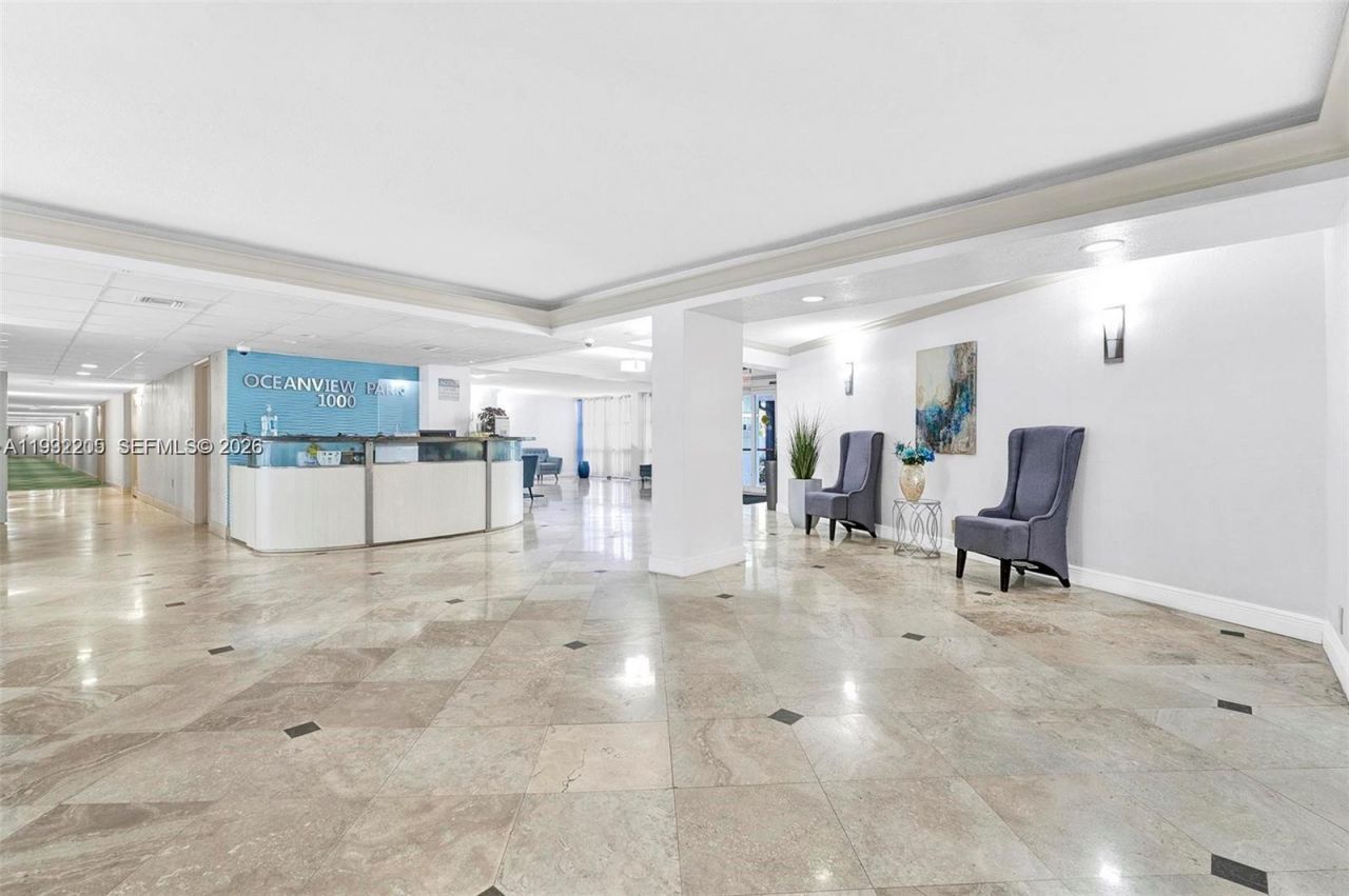 1000 Parkview Dr, Unit 301, Hallandale Beach, FL 33009 Photo