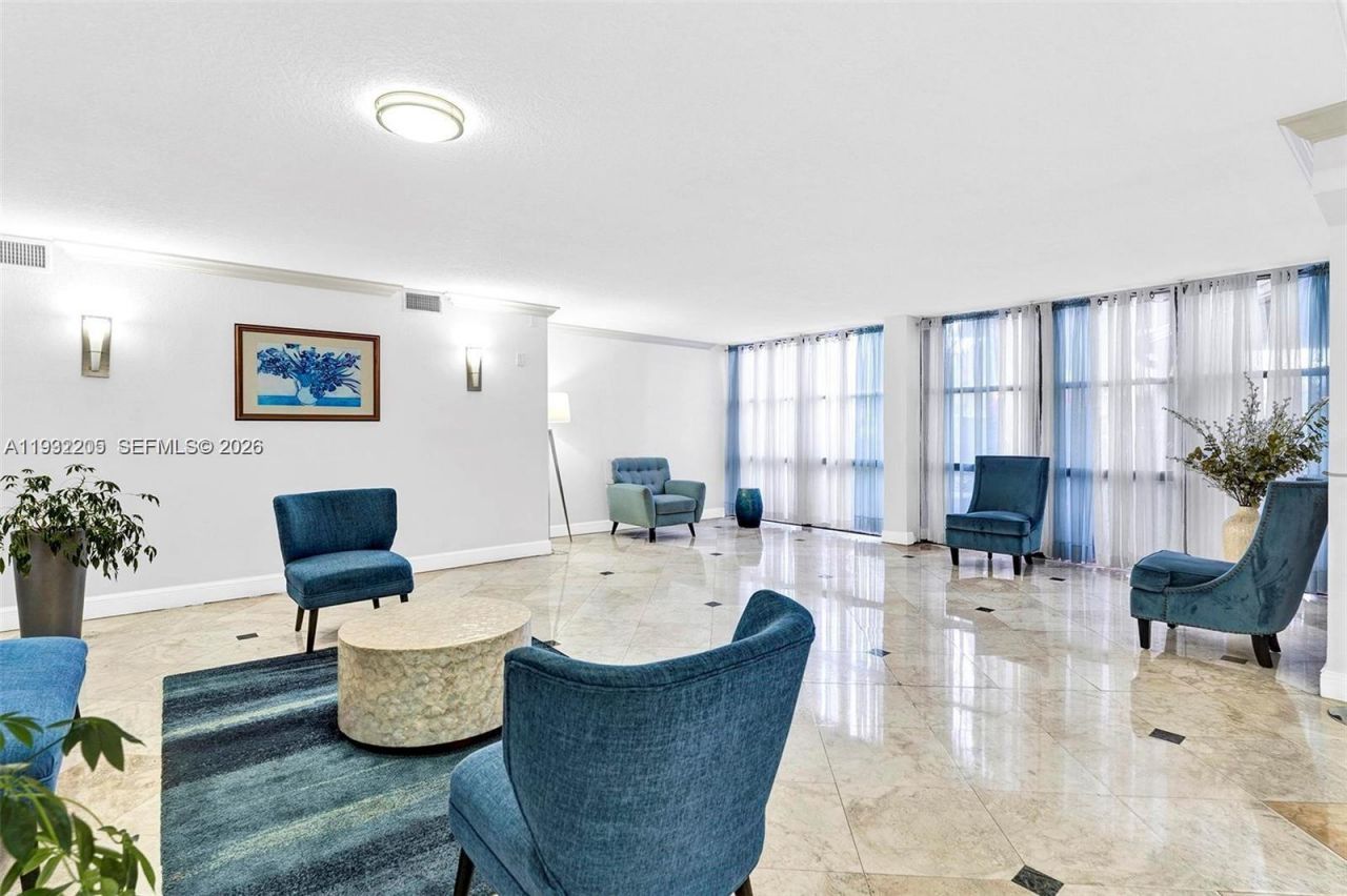 1000 Parkview Dr, Unit 301, Hallandale Beach, FL 33009 Photo