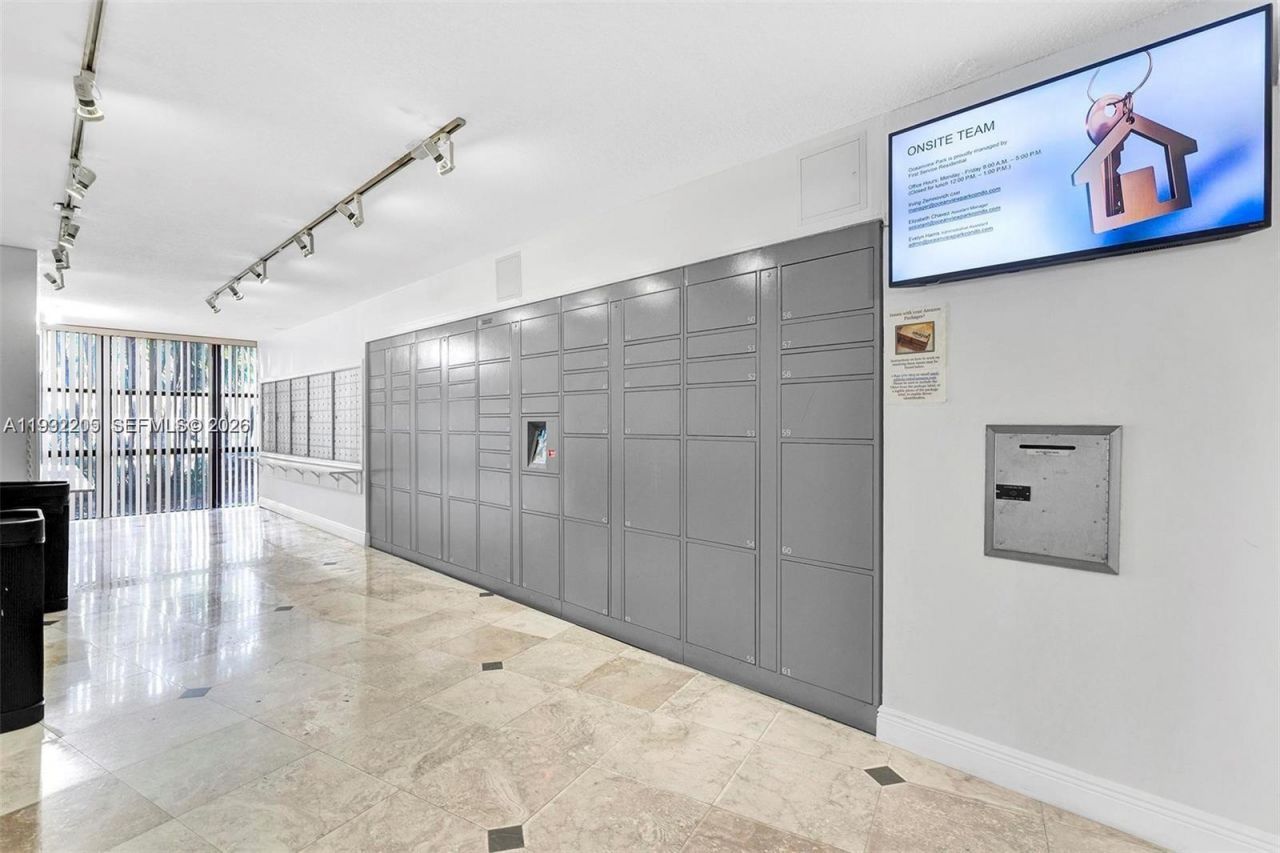 1000 Parkview Dr, Unit 301, Hallandale Beach, FL 33009 Photo