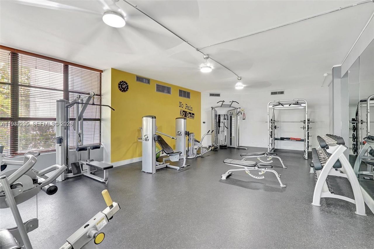 1000 Parkview Dr, Unit 301, Hallandale Beach, FL 33009 Photo
