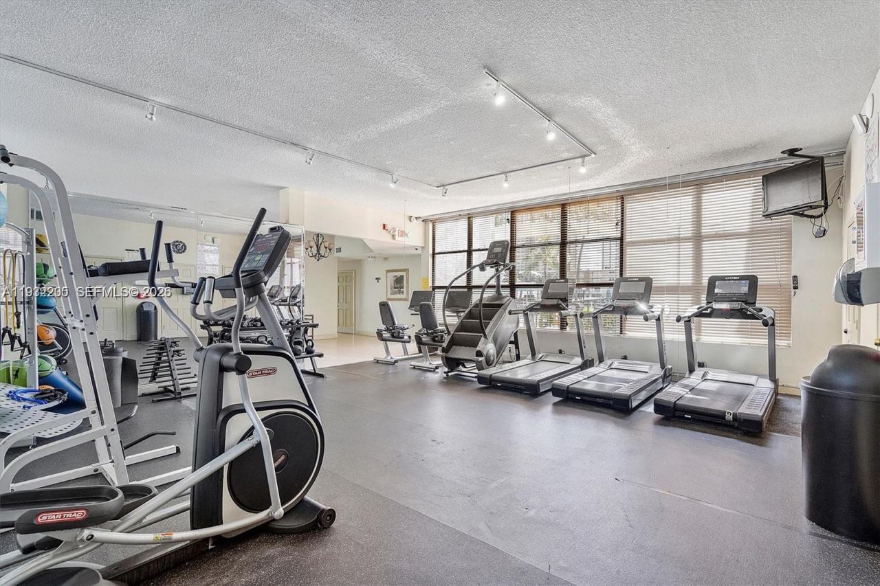 1000 Parkview Dr, Unit 301, Hallandale Beach, FL 33009 Photo