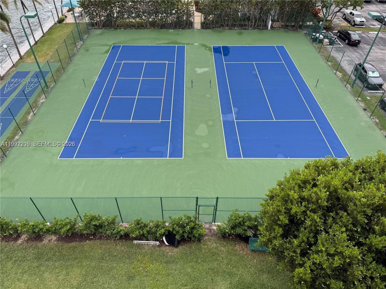 1000 Parkview Dr, Unit 301, Hallandale Beach, FL 33009 Photo