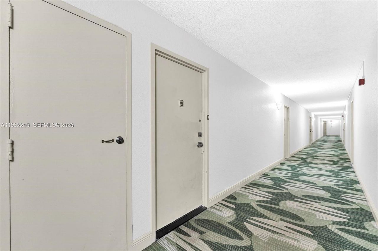 1000 Parkview Dr, Unit 301, Hallandale Beach, FL 33009 Photo