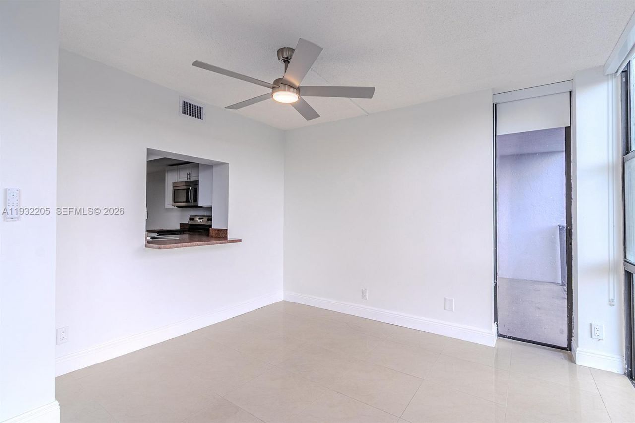 1000 Parkview Dr, Unit 301, Hallandale Beach, FL 33009 Photo