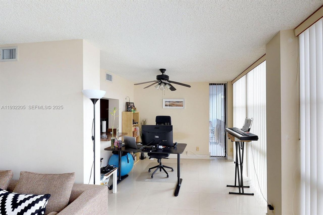 1000 Parkview Dr, Unit 301, Hallandale Beach, FL 33009 Photo