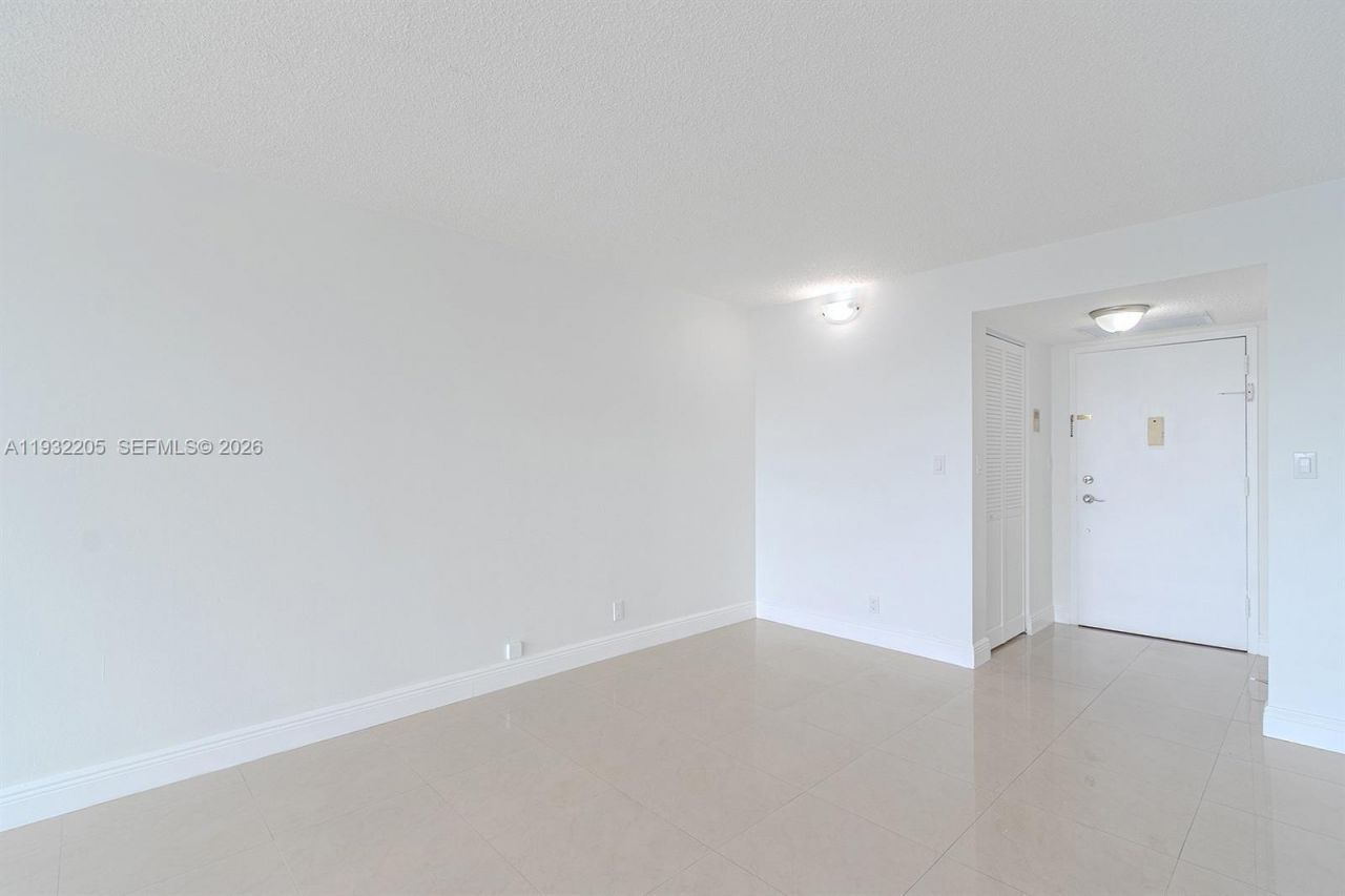 1000 Parkview Dr, Unit 301, Hallandale Beach, FL 33009 Photo