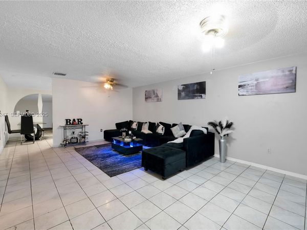 4457 NW 185th St, Miami Gardens, FL 33055