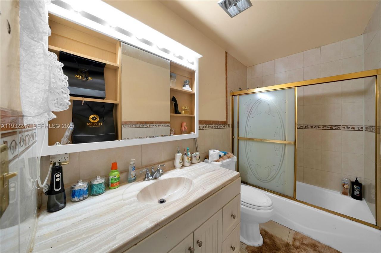 4457 NW 185th St, Miami Gardens, FL 33055 Photo