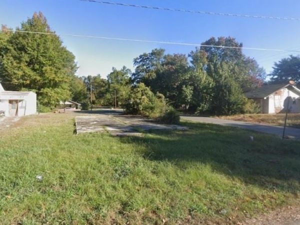 2001 W 16th Avenue, Pine Bluff, AR 71603