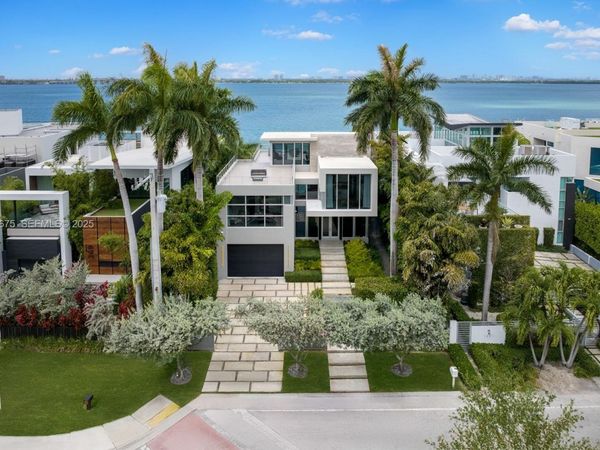 1379 N Venetian Way , Miami, FL 33139