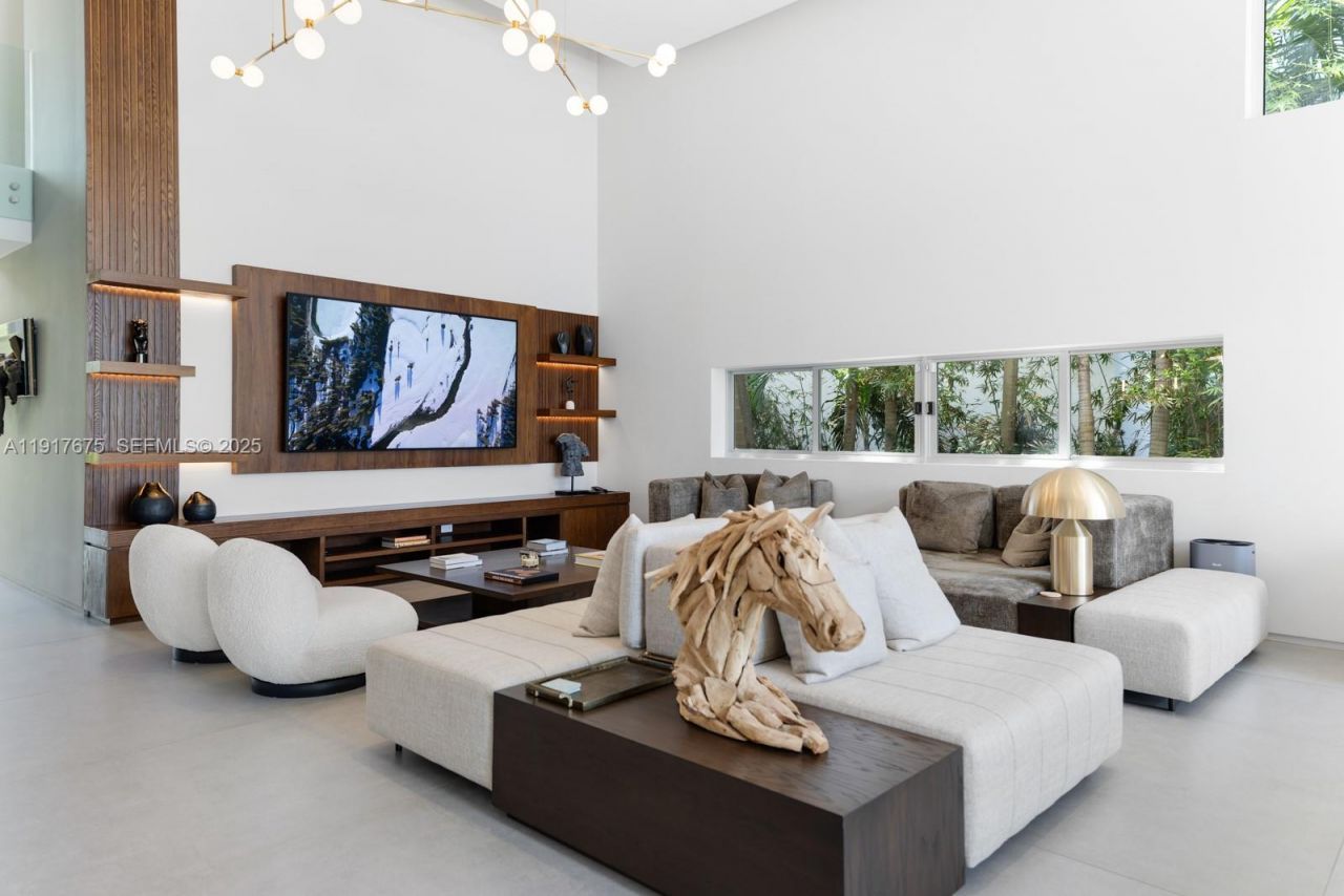 1379 N Venetian Way , Miami, FL 33139 Photo