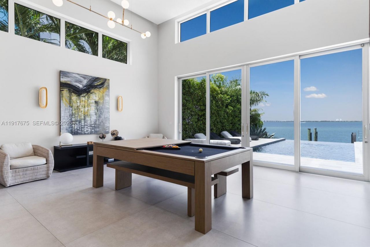 1379 N Venetian Way , Miami, FL 33139 Photo