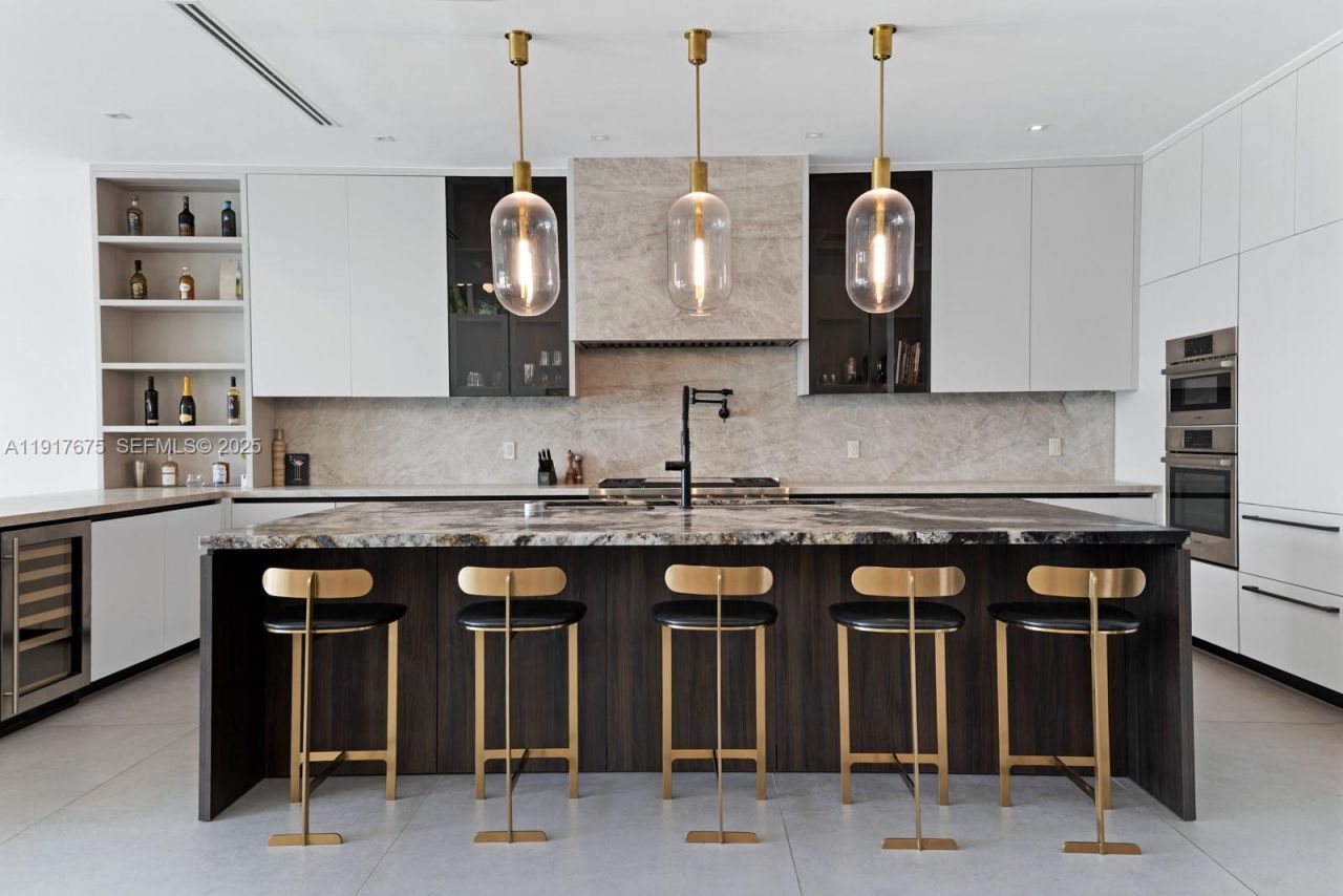 1379 N Venetian Way , Miami, FL 33139 Photo