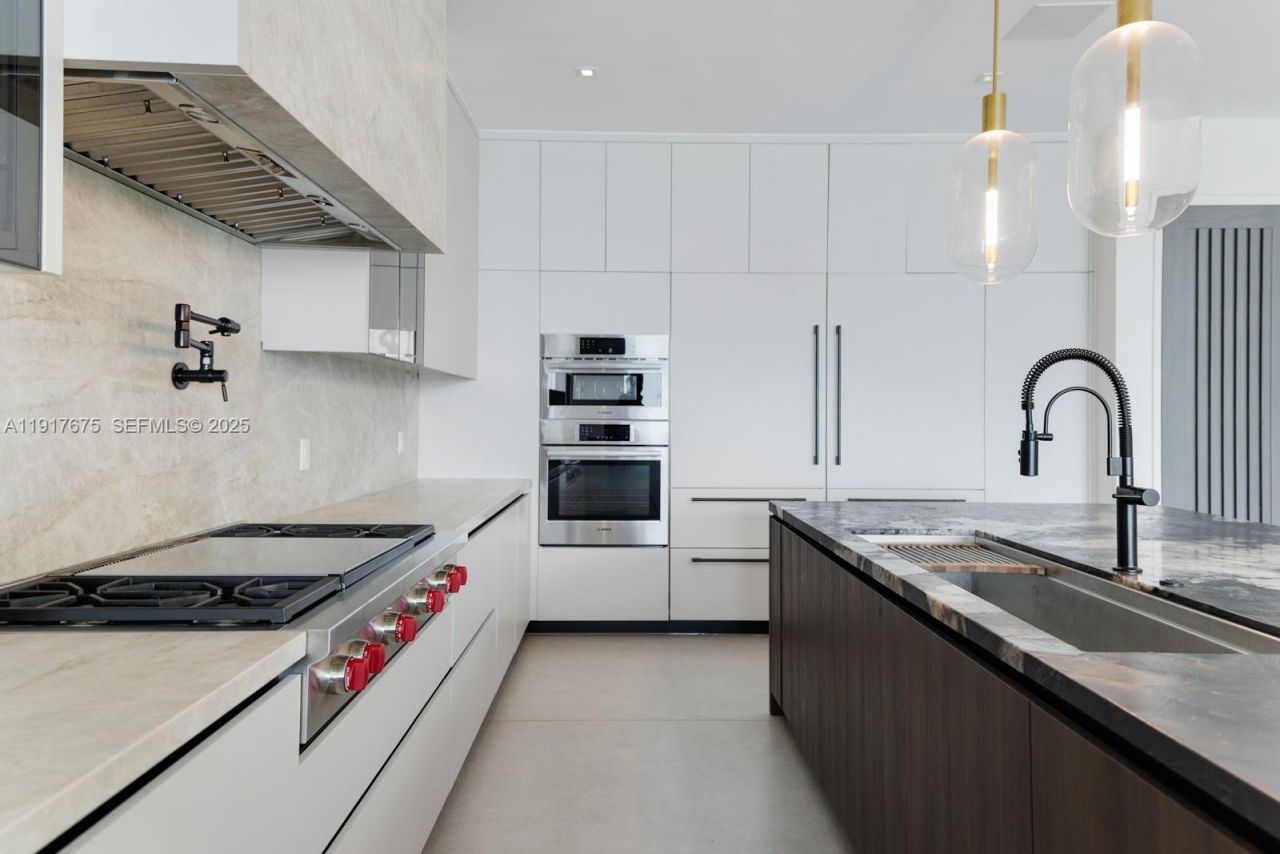 1379 N Venetian Way , Miami, FL 33139 Photo