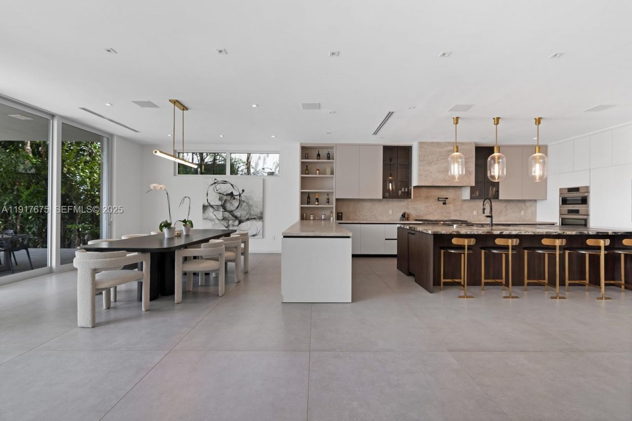 1379 N Venetian Way , Miami, FL 33139 Photo