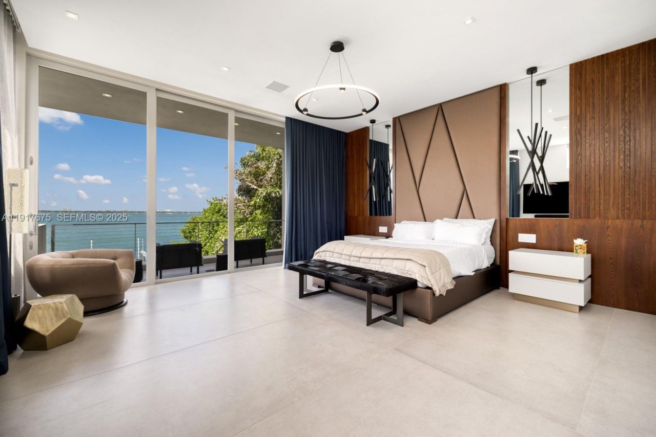 1379 N Venetian Way , Miami, FL 33139 Photo