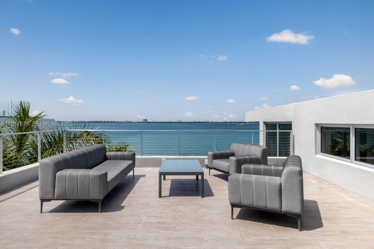 1379 N Venetian Way , Miami, FL 33139 Photo