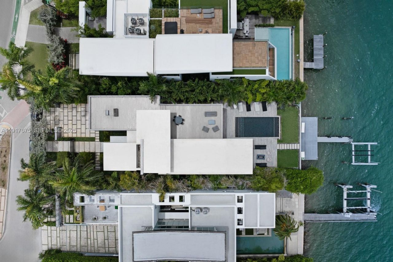 1379 N Venetian Way , Miami, FL 33139 Photo