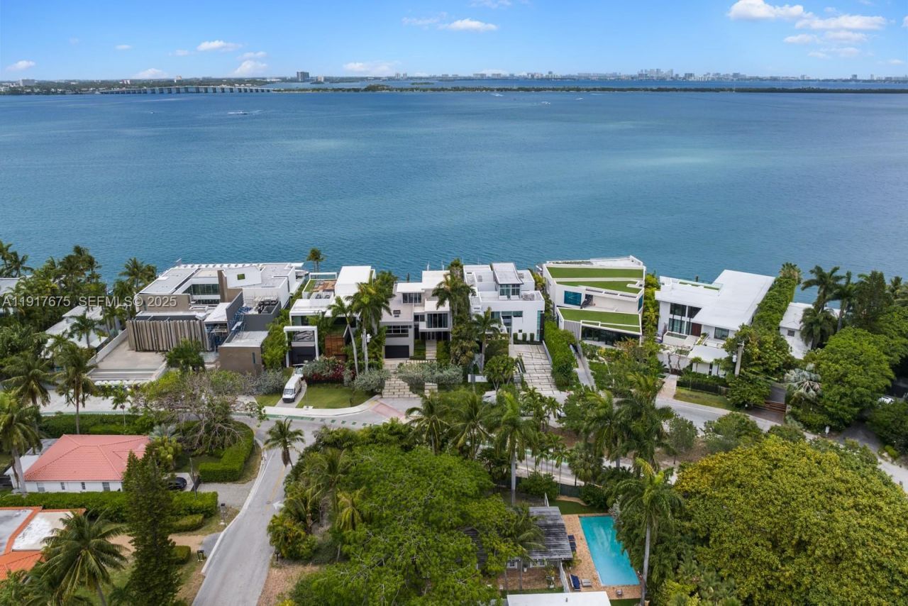 1379 N Venetian Way , Miami, FL 33139 Photo