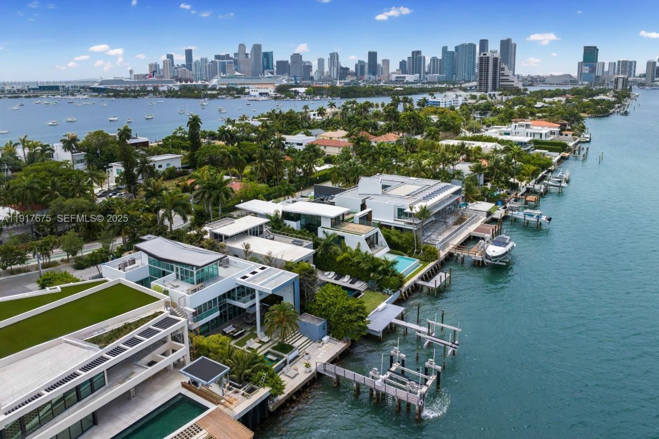 1379 N Venetian Way , Miami, FL 33139 Photo