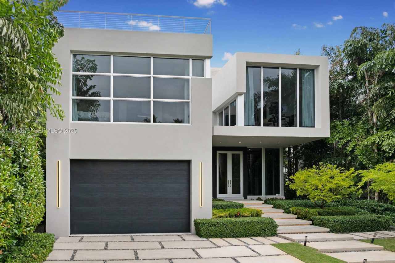 1379 N Venetian Way , Miami, FL 33139 Photo