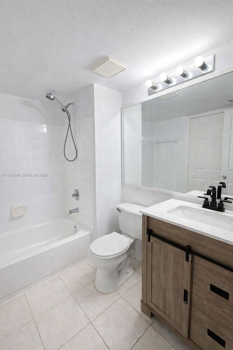 2494 Centergate Dr, Unit 201, Miramar, FL 33025 Photo