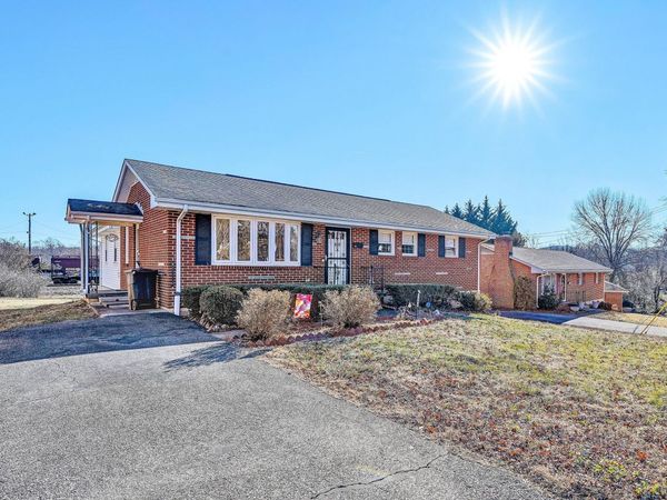 1524 Liggates RD, Lynchburg, VA 24502