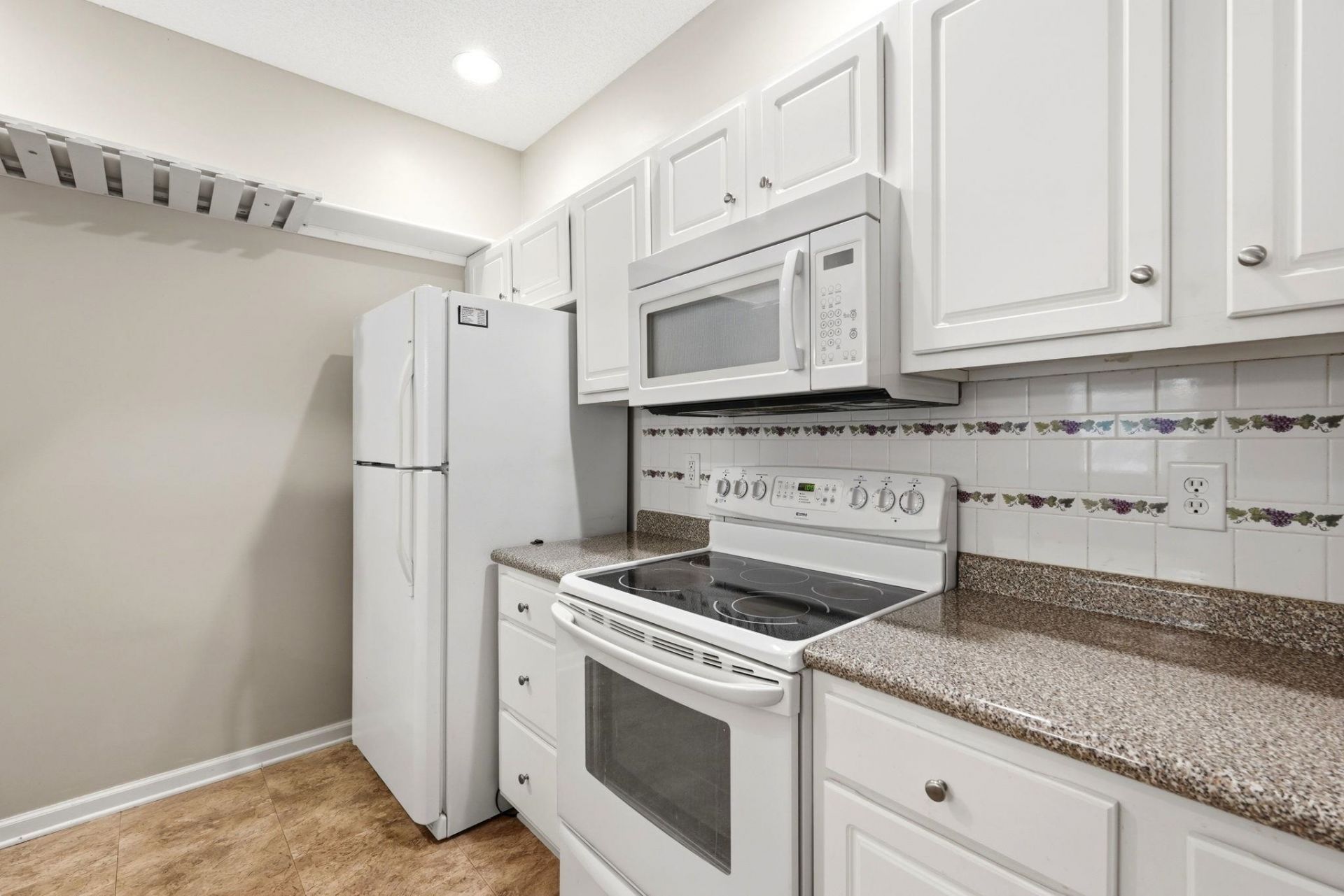 510 Colonial Trace Dr. Photo 17