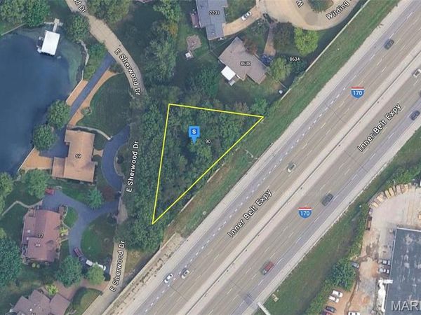90 E Sherwood Drive, St Louis, MO 63114