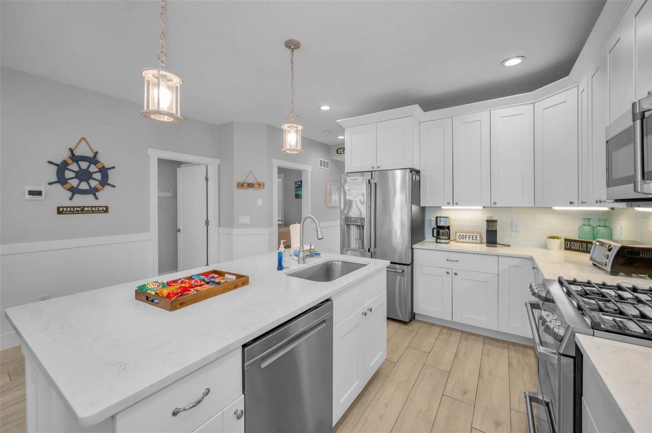 204 Gulf Boulevard, Indian Rocks Beach, FL 33785 Photo