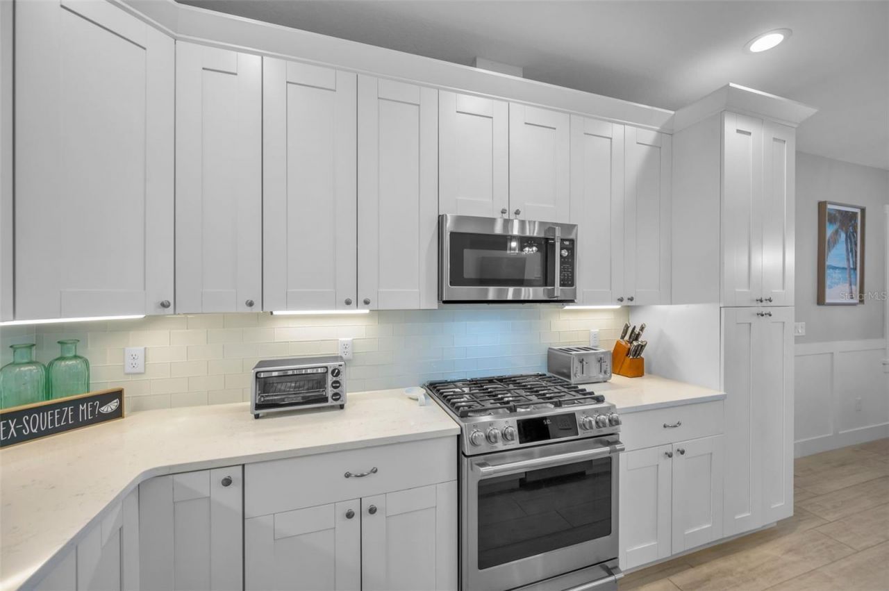 204 Gulf Boulevard, Indian Rocks Beach, FL 33785 Photo