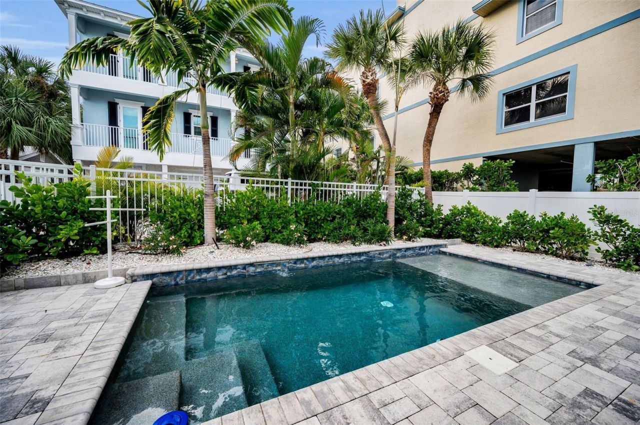 204 Gulf Boulevard, Indian Rocks Beach, FL 33785 Photo