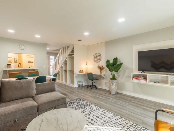 352 N Eagle Glen, Eagle, ID 83616