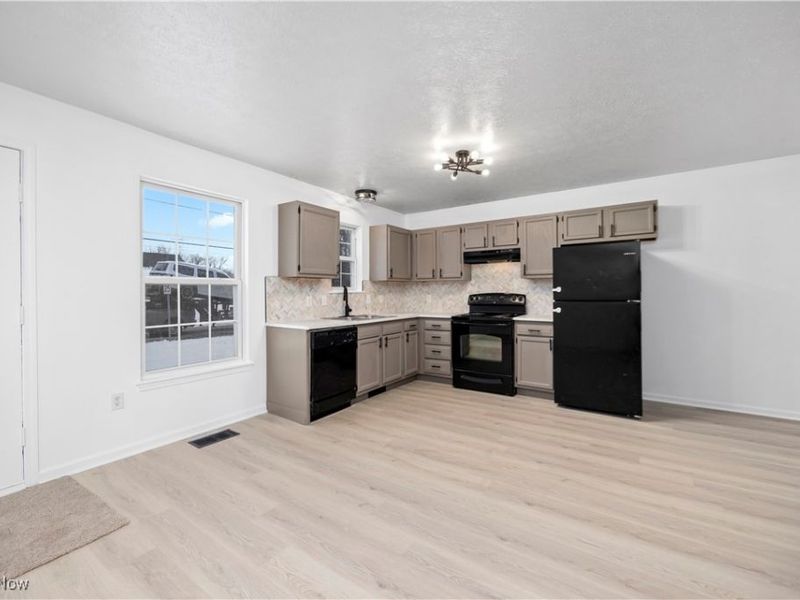 127 Parmely Avenue, Elyria, OH 44035 Photo 4