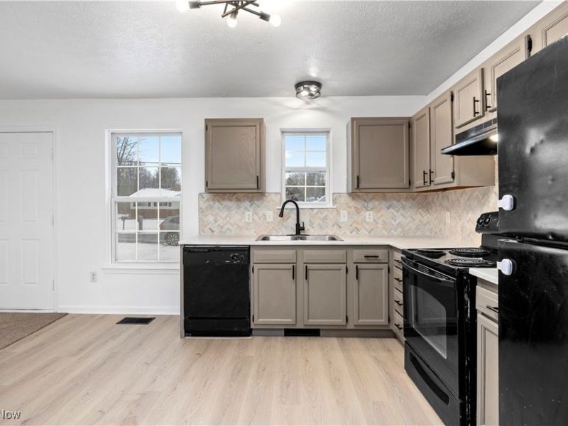 127 Parmely Avenue, Elyria, OH 44035 Photo 6