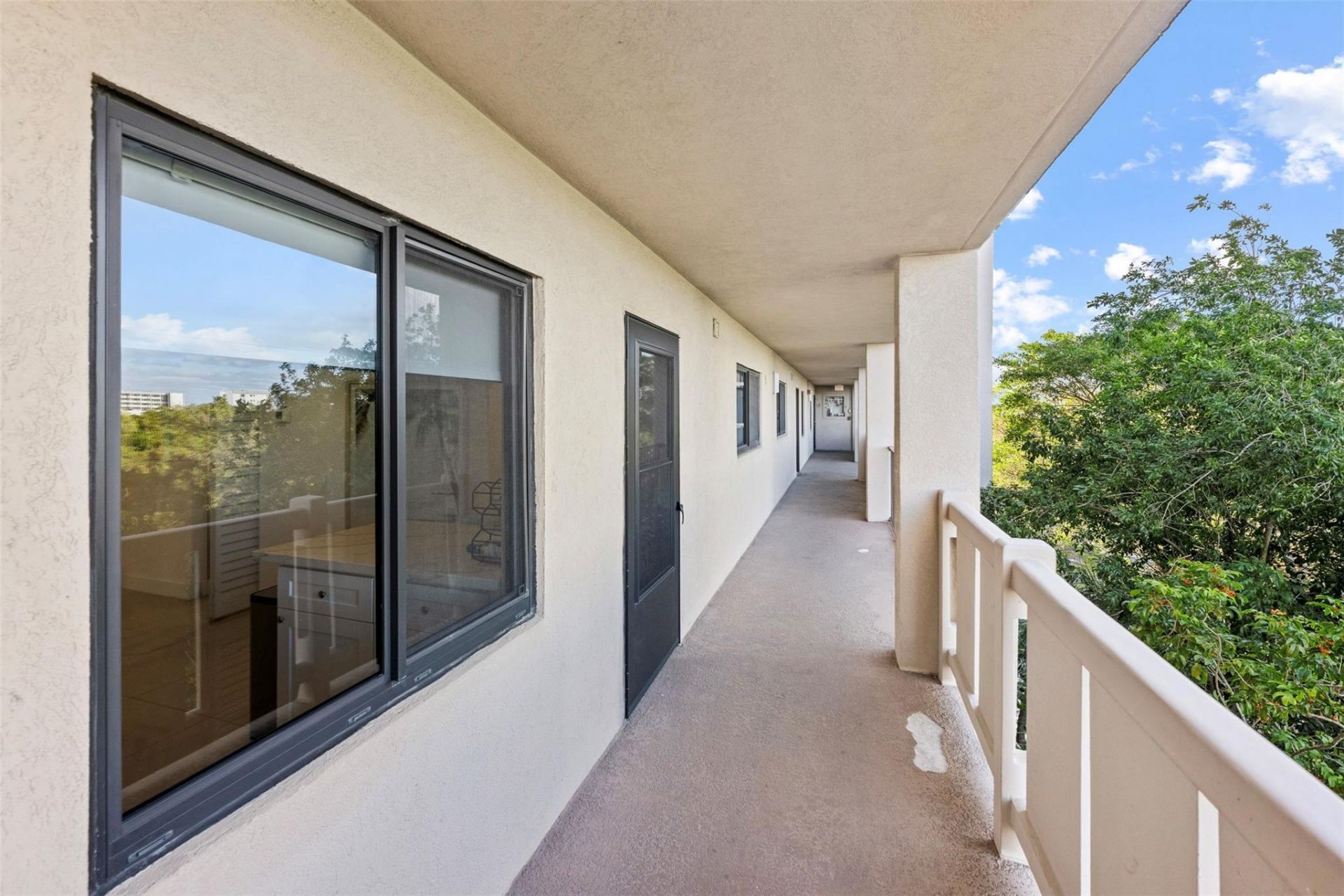 2202 S Cypress Bend Drive, Unit 606, Pompano Beach, FL 33069 Photo