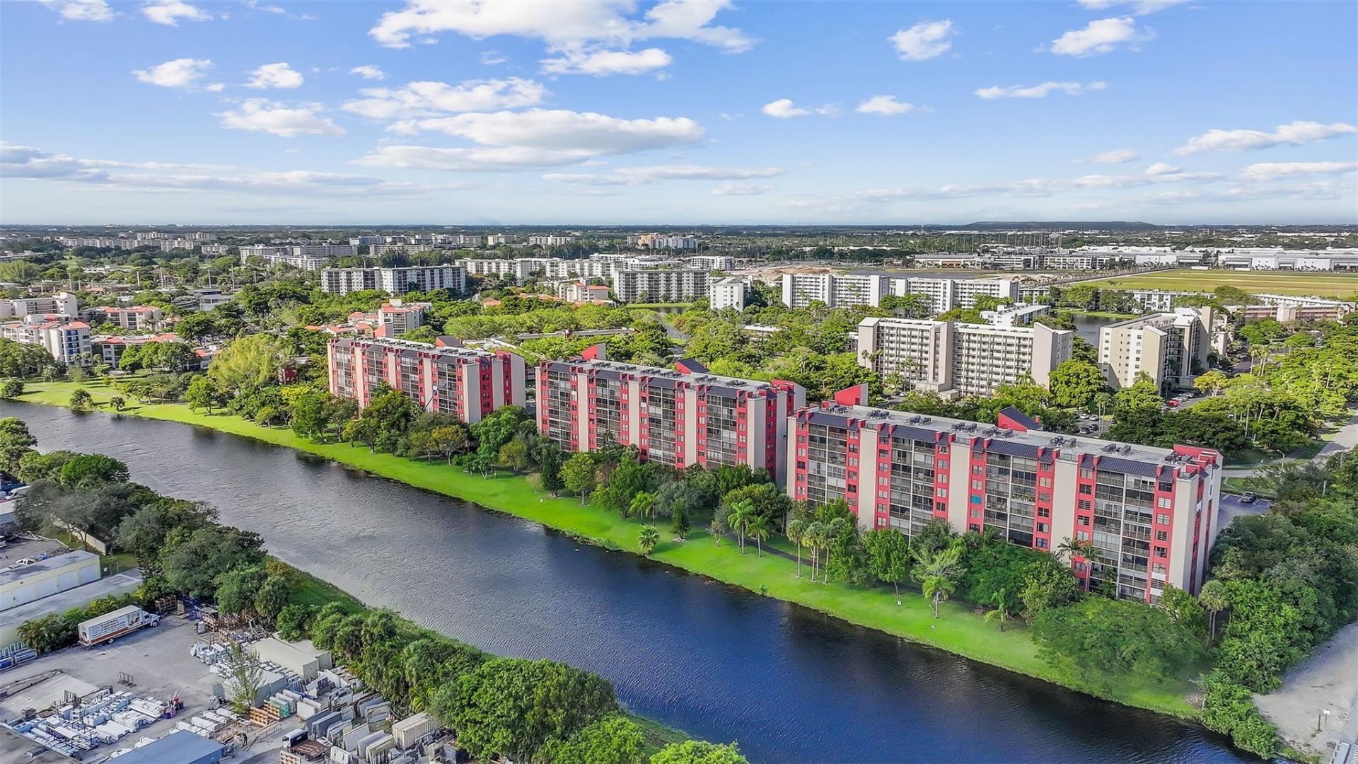 2202 S Cypress Bend Drive, Unit 606, Pompano Beach, FL 33069 Photo