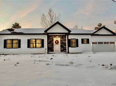 6220 Versailles Road, Lake View, NY 14085