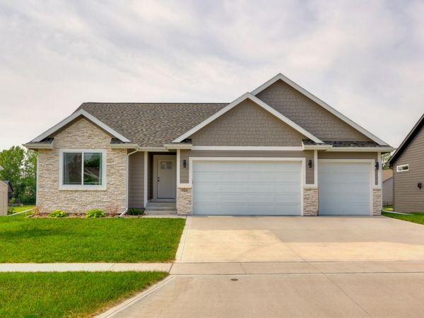520 Creekview Avenue, Polk City, IA 50226