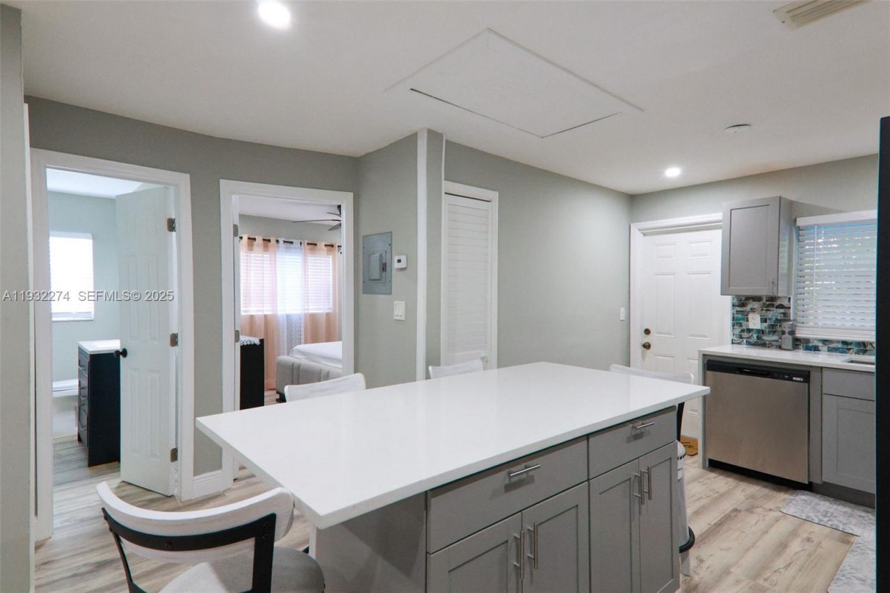 5300 NW 15th Ct, Unit 1, Lauderhill, FL 33313 Photo