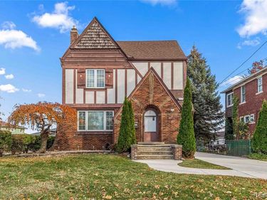 115 Biddle Avenue, Wyandotte, MI 48192