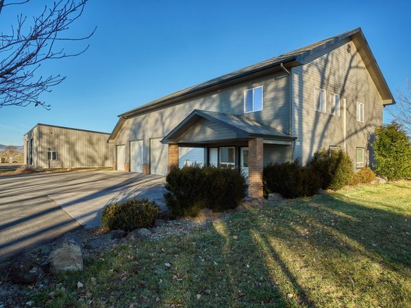 1081 Joe Wright Road, Klamath Falls, OR 97603