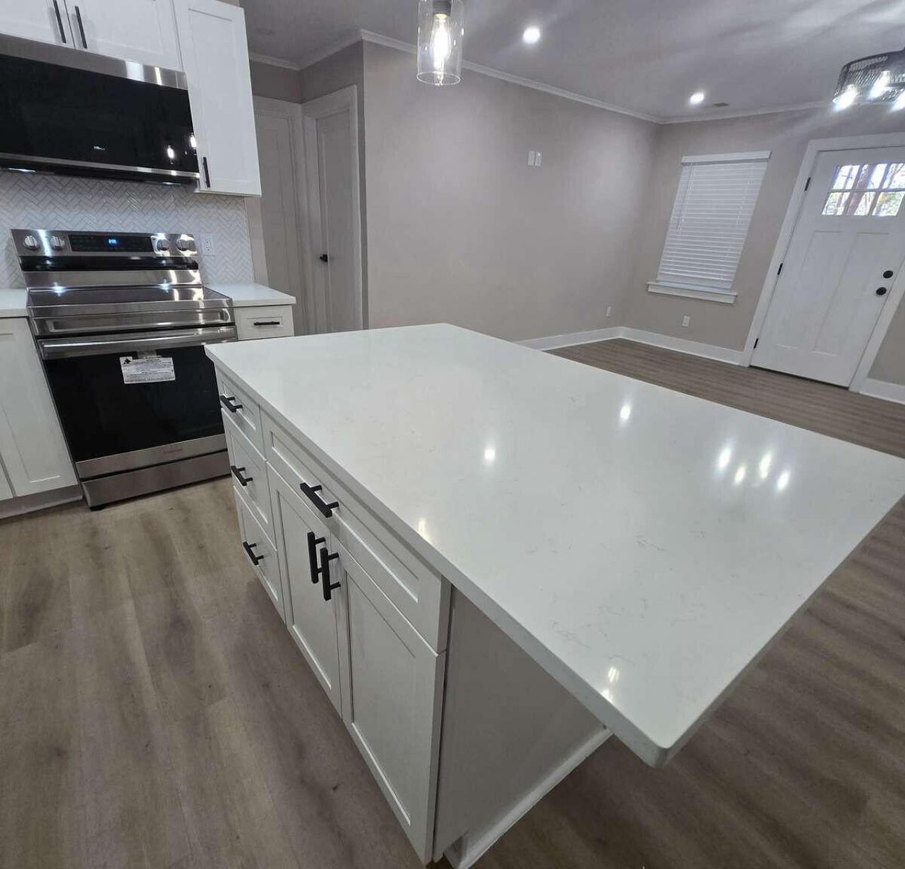 711 Rodeo Drive Photo 17