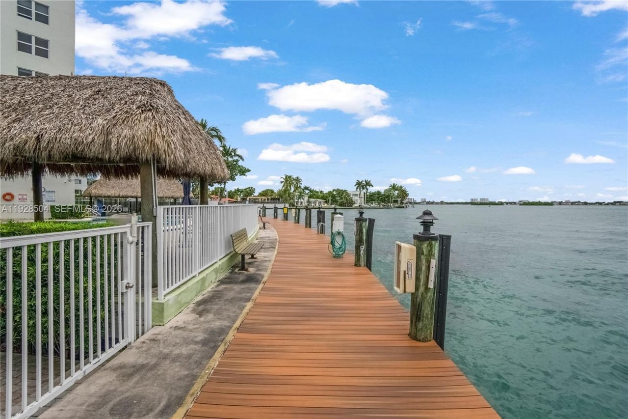 10350 W Bay Harbor Dr, Unit 2L, Bay Harbor Islands, FL 33154 Photo