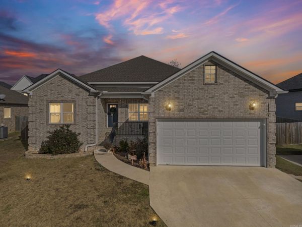 9138 Cliffside Dr, Sherwood, AR 72120