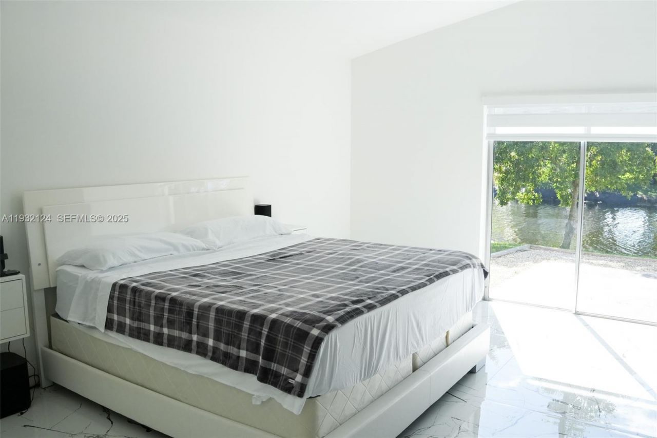 9670 Glacier Dr, Miramar, FL 33025 Photo