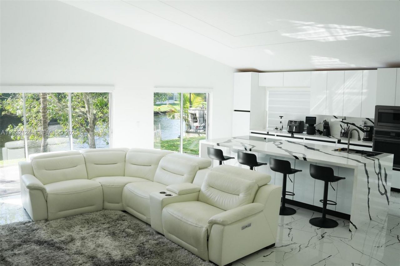 9670 Glacier Dr, Miramar, FL 33025 Photo