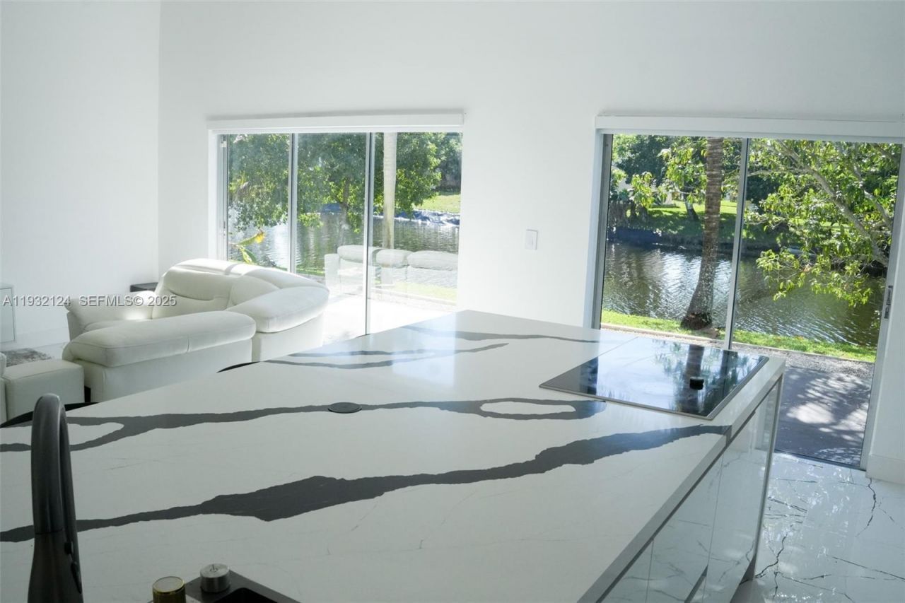 9670 Glacier Dr, Miramar, FL 33025 Photo