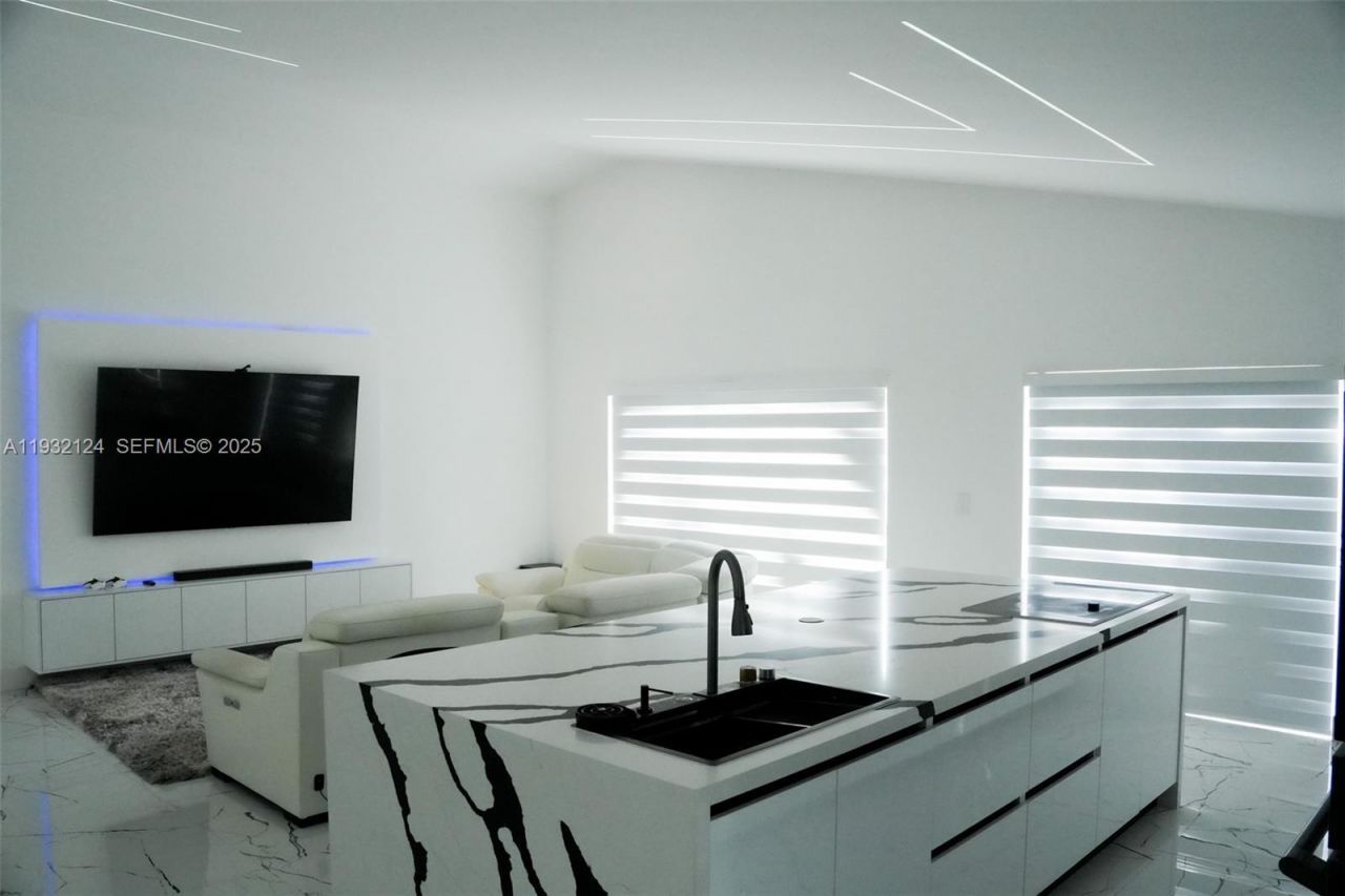 9670 Glacier Dr, Miramar, FL 33025 Photo