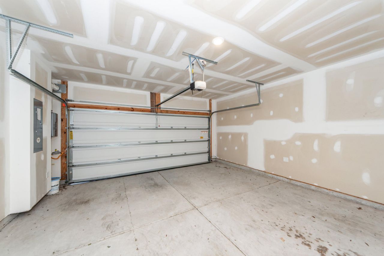 205 Harlequin Alley Photo 12